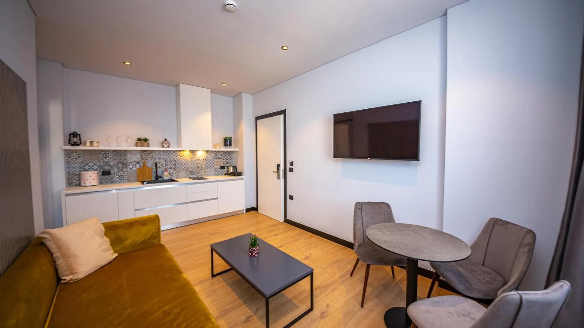 Apart-Hotel Lili2 Sarandë 4*,  알바니아